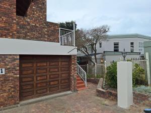 Spacious Beachside apartment