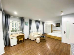 Studio Deluxe (Deluxe Studio)