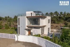 StayVista at Daffodil Villa with Mountain View - 卡尔贾特