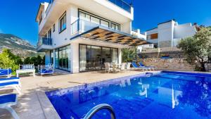 Kalkan 4 Bedroom Villa 7551