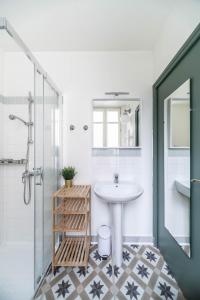 Appartements Residence Bains Callou situee face aux thermes : Studio avec Vue sur Jardin