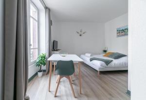 Appartements Residence Bains Callou situee face aux thermes : photos des chambres