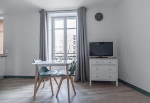 Appartements Residence Bains Callou situee face aux thermes : photos des chambres