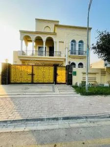 6-BedRoom Entire Furnished Home in Bahria - Farīdkot