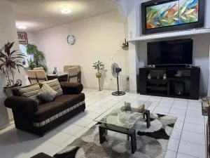 Casa en Valle del tecnológico a 15 min de la playa y a 5 min del tecnológico LZC - Lázaro Cárdenas