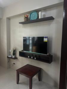 One Palm Tree by Melba STUDIO TYPE