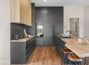 Glenelg North 4 BR Retreat - Plympton