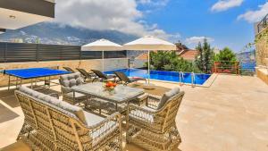 Apartment with Private Pool - 6337