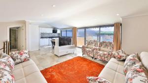 Seaview Luxury Apartment - 6839