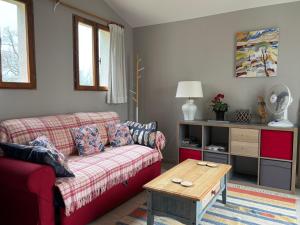 Lodge with private pool surrounded by vineyards