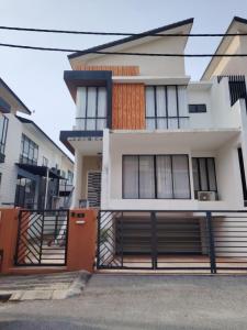 Botani Double-Storey Haven 5B4B by verve 19pax