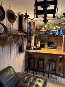 Maisons d'hotes Les Chambres de Paulette a Theme LE RANCH : photos des chambres