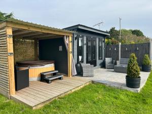 Dolafon farm luxury glamping cabin with hot tub