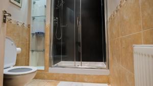 Luxurious entire 2 bedroom flat city centre loction free parking and free fast Internet connection