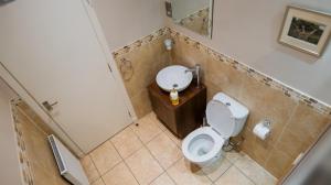 Luxurious entire 2 bedroom flat city centre loction free parking and free fast Internet connection