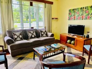 Cozy 3BR Wooden Retreat - 苏瓦