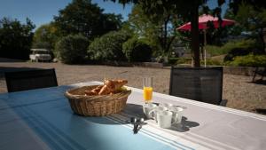 Maisons de vacances Mas - 12 pers - Piscine - Grand Jardin Arbore : photos des chambres