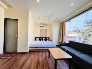 Golden Square - Kolkata Airport