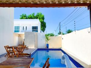 2 suítes c Ar, Piscina, Churrasqueira, 400mt Mar