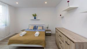 Happy Street Apartment