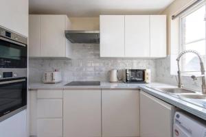 2 Bed Apartment 4 Beds Sleeps 5