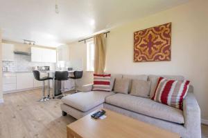 2 Bed Apartment 4 Beds Sleeps 5