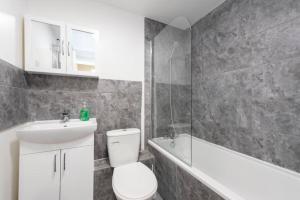 2 Bed Apartment 4 Beds Sleeps 5