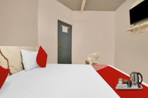 Hotel O Swarg Residency Near Nangloi Railway Station Metro Station