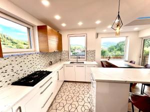 Slnečná vila pod lesom