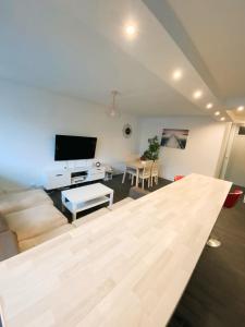 Sejours chez l'habitant Chambre PRIVEE dans appartement PARTAGE - Cenon - Tram A - WIFI - Ref ME1 : photos des chambres