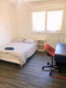 Sejours chez l'habitant Chambre PRIVEE dans appartement PARTAGE - Cenon - Tram A - WIFI - Ref ME1 : Chambre Double avec Salle de Bains Commune