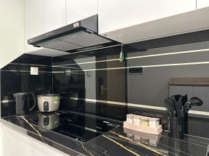 2 phòng ngủ Solari nhìn công viên liền kề Vincom Mega Mall