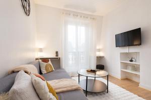 Cosy and Central Sacré-Coeur View Appartment, 50m to Paris