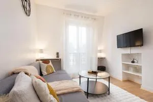 Cosy and Central Sacré-Coeur View Appartment, 50m to Paris - 克利希