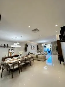 The Riviera Luxury Villa - Seaview Al Dana Fujairah - 富查伊拉