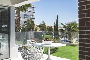 Quiet modern apartment with a large sunny garden! - Los Dolses
