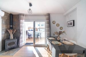 Belle Maison Roses Puig Rom by Welhomy