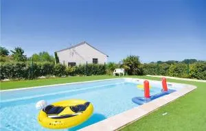 Nice Apartment In Le Sambuc With Wifi - 萨林德吉罗