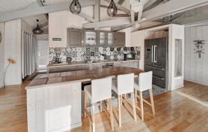 Maisons de vacances Beautiful Home In Ares : photos des chambres