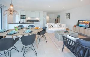 Cozy Apartment In Oostende With Wifi