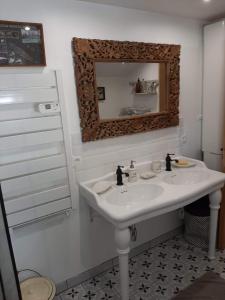 Maisons de vacances Gite 5 personnes dans une maison historique avec grand jardin : photos des chambres