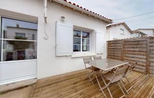Lovely Home In Royan With Wifi