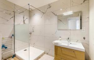 Maisons de vacances Lovely Home In Royan With Wifi : photos des chambres