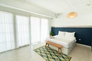 The Locals Bangkok Old Town