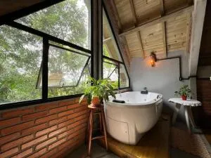 Chalé com Hidro em Garopaba há 100m da cachoeira - Palhocinha