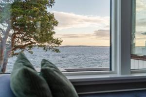 Oceanfront Escape with Sauna & Jacuzzi