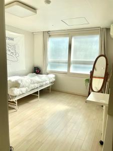 Yeongdeungpo Station area, Yeouido Hangang Park, Hongdae, and Ma-po