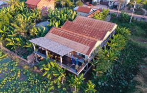 Pomelo Travel Outpost Cambodia ដំណាក់ភ្នំក្រោម