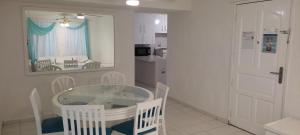 Palmeras frente a Puerto Cancún