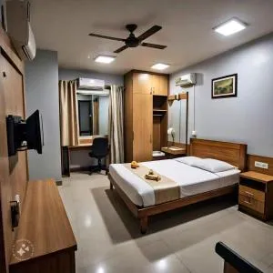 Hotel Lotus Tulip Premium Boutique Hotel- Best Rated Area Near Bus-stand and Railway station - Govardhan